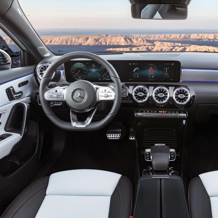 Mercedes-Benz A250 hybrid (Automat)