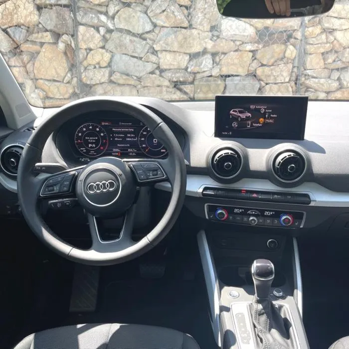 Audi Q2 S-Line (Automatic)