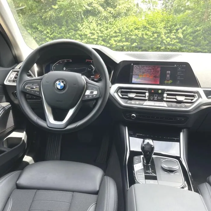 BMW 318i (Automatic)