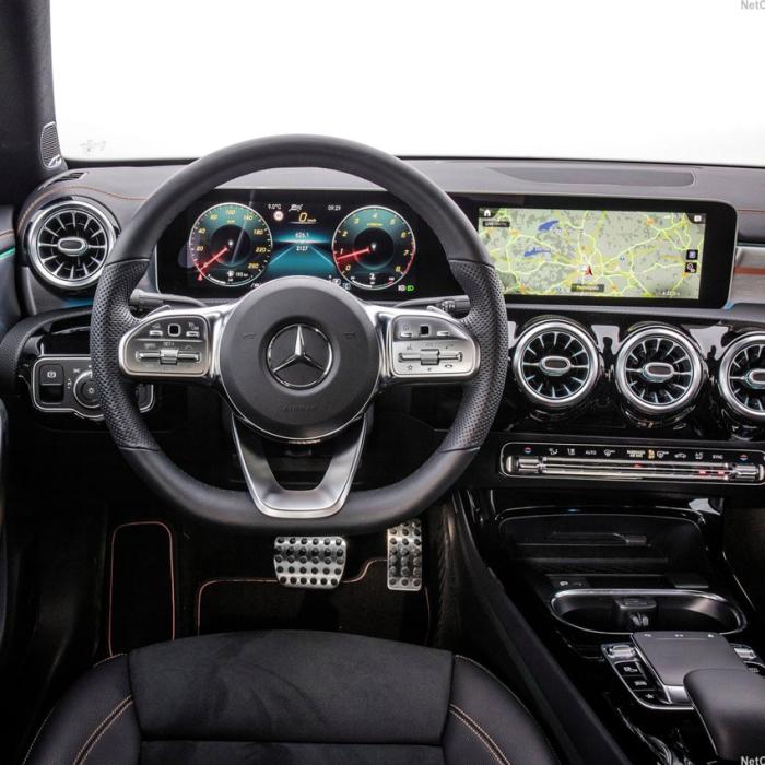Mercedes-Benz CLA 180 (Automatic)