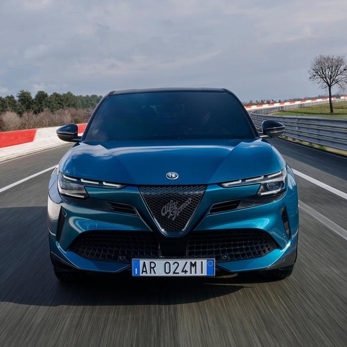 Alfa Romeo Junior Ibrida Speciale (Automat) Hybrid