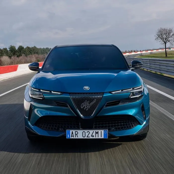 Alfa Romeo Junior Ibrida Speciale (Automat) Hybrid