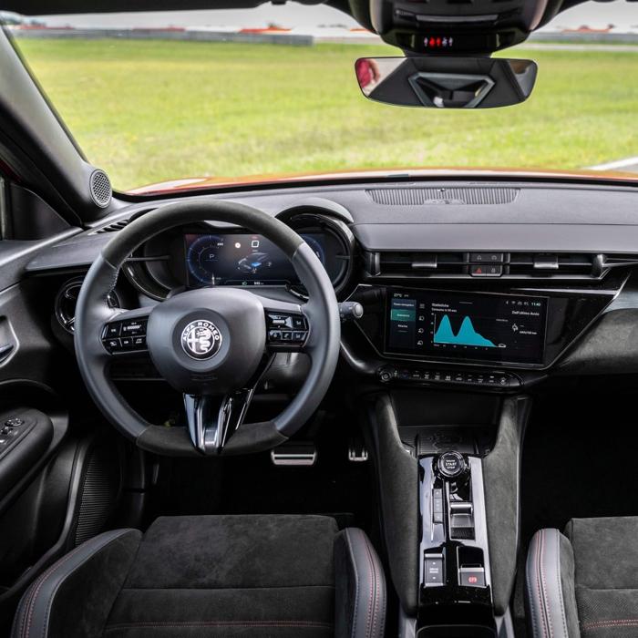 Alfa Romeo Junior Ibrida Speciale (Automat) Hybrid